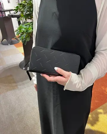 【極美品】バーバリー　チェス ロング ウォレット　長財布　近年&現行モデル　黒 極美品】バーバリー チェス ロング ウォレット 長財布 近年&現行
