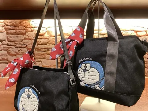 ドラえもんプリント ショルダーバッグ ドラえもん ショルダーバッグ Enjoy Your Trip！