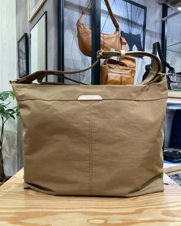 polaura PCバック モカ