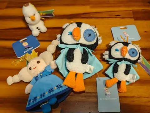 ディズニーストア アナ　エルサ　ヨルゲンピョルゲン　ぬいぐるみキーチェーン サーヨルゲンビョルゲン ぬいぐるみ アナ エルサ ぬいぐるみ