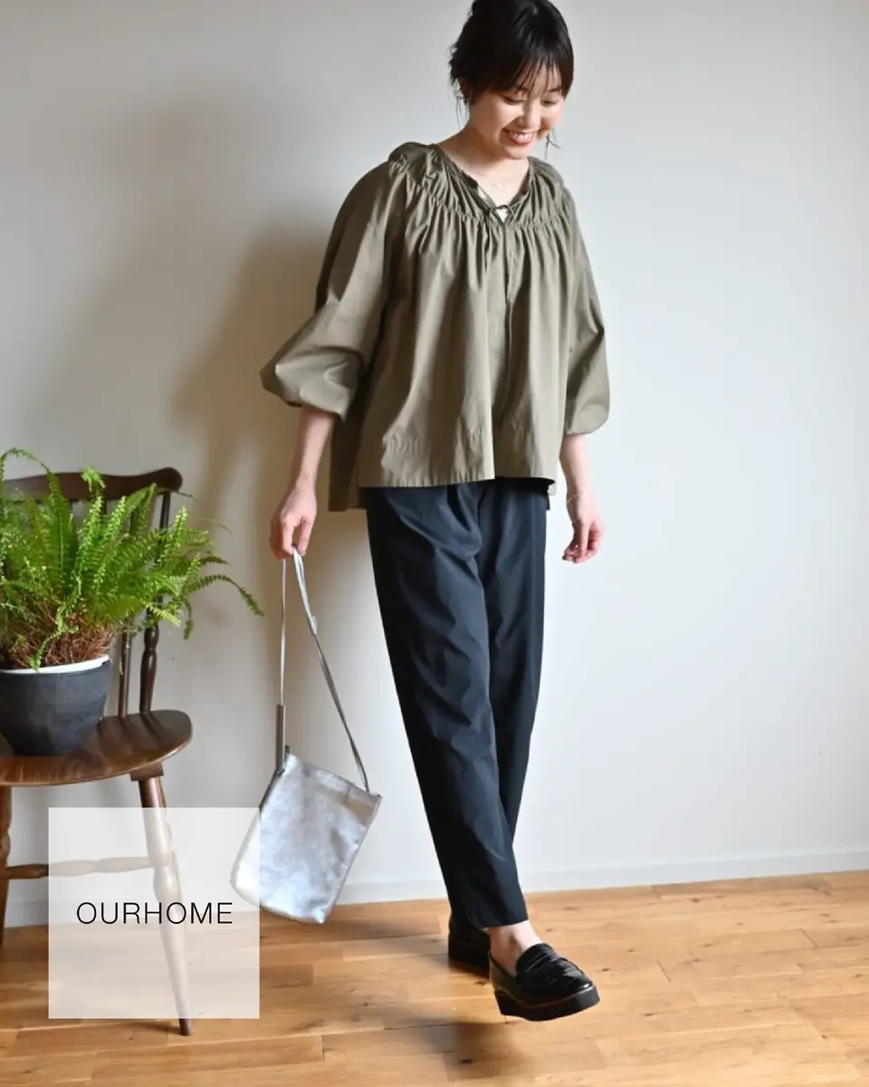 our アワーホーム すっきりシルエットのテーパードパンツ ベージュ すっきりシルエットのテーパードパンツ