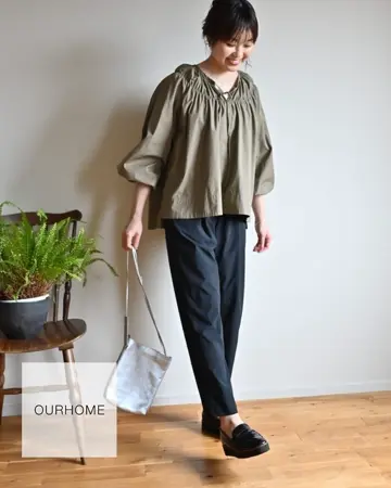 すっきりシルエットのテーパードパンツ – OURHOME