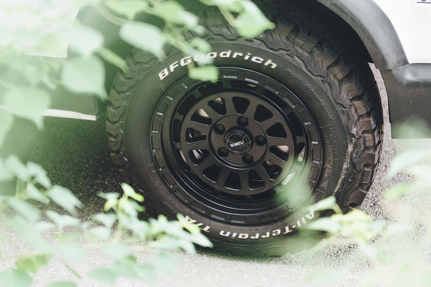 ナスタイヤアルミホイル Navis ナビス Gelida-AT アルミホイール 8.5J 5×120 「17インチ/サテン