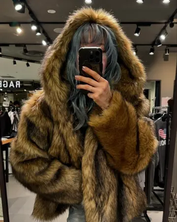 受注制【Chikashitsu +】hooded cropped fur blouson (2color