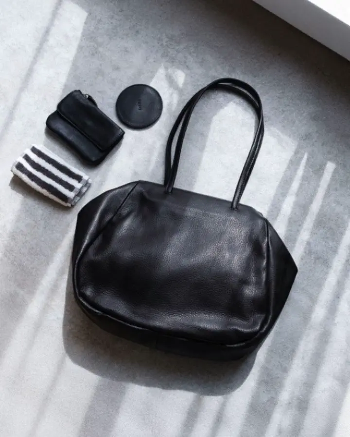 美品　yoep×rinori コラボショルダーバッグ　ピリオドバッグ　レザー　革 ショルダーバッグ 【yoepコラボ】