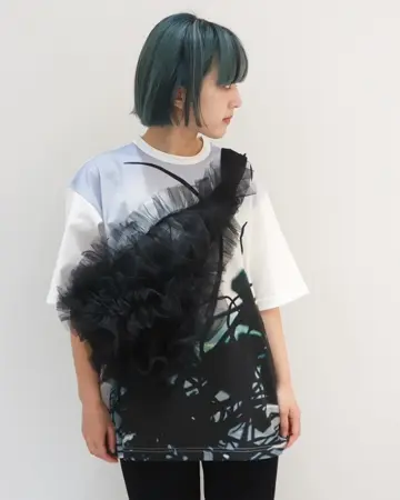 コムデギャルソン　コムデギャルソン　フリンジ Tシャツ プレイ コムデギャルソン 横に並んだ赤ハート 半袖Tシャツ-白