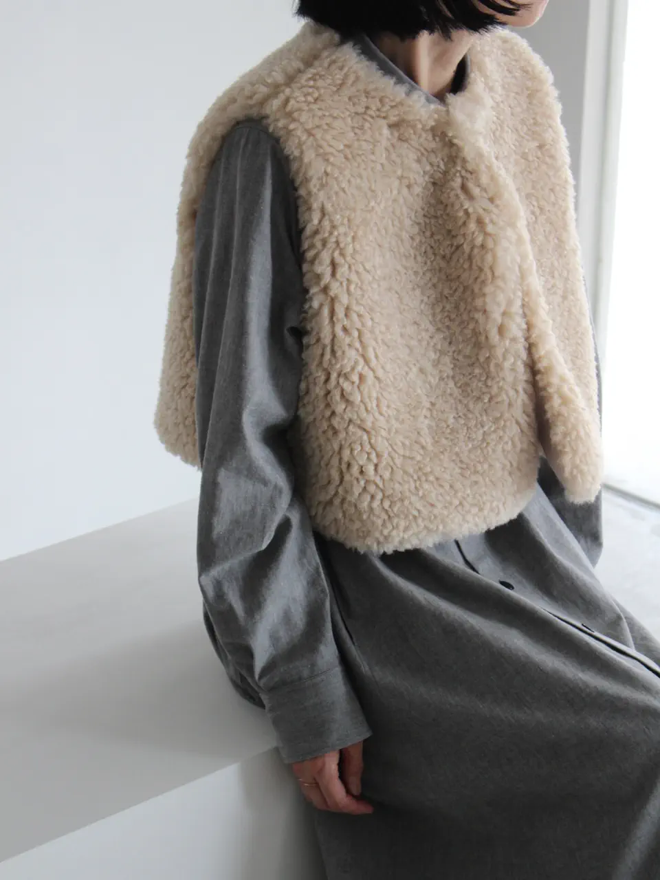 FAUX SHEARLING CROPPED VEST ファーシャーリングクロップトップ HYKE