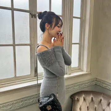 LIP SERVICE（リップサービス）｜ ラメフェザーオフショルニット