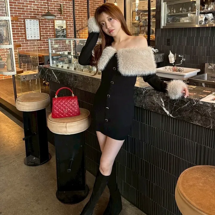 LIP SERVICE（リップサービス）｜ ファーオフショルボタンニット