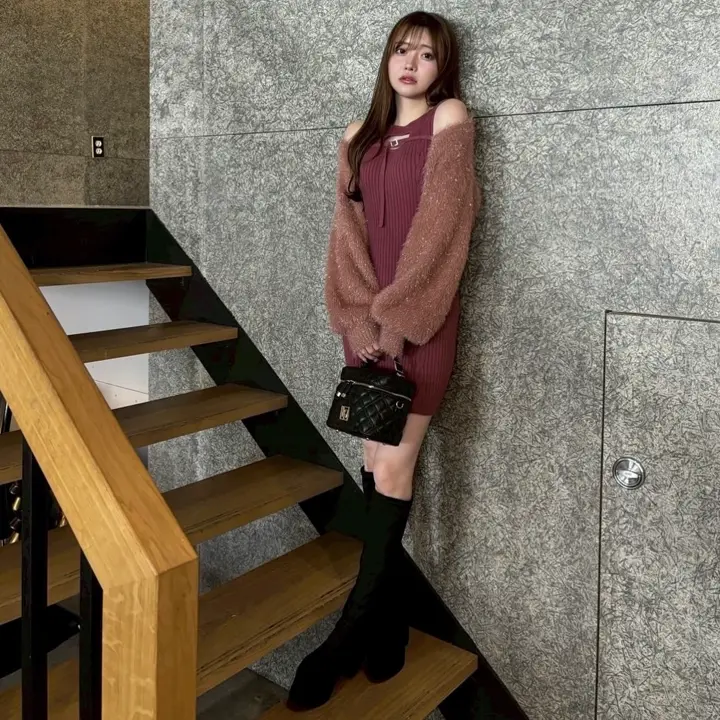 LIP SERVICE（リップサービス）｜ デコルテオープンドッキングニット