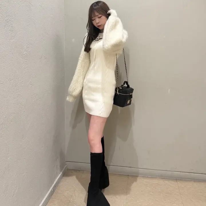 LIP SERVICE（リップサービス）｜ デコルテオープンドッキングニット