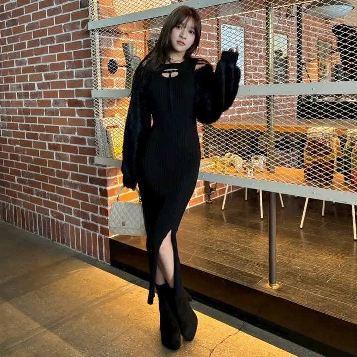 LIP SERVICE（リップサービス）｜ デコルテオープンドッキングニット