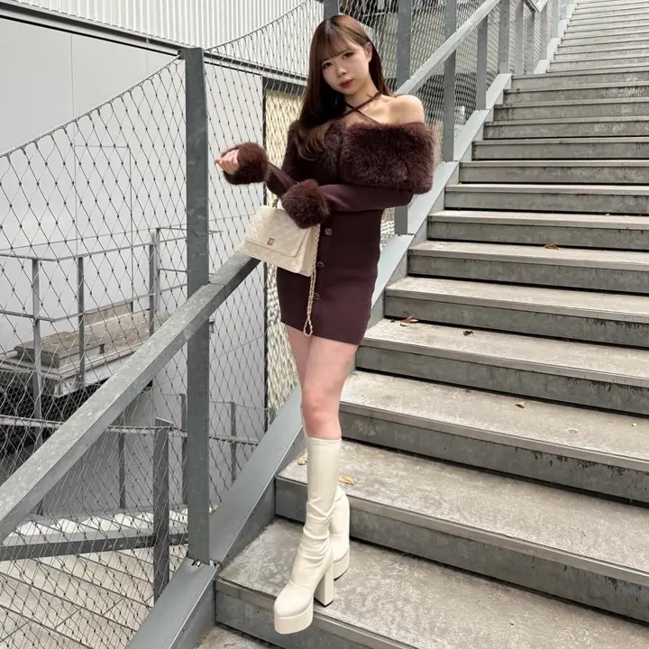 LIP SERVICE（リップサービス）｜ ファーオフショルボタンニット