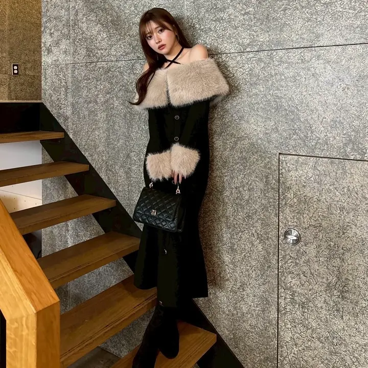 LIP SERVICE（リップサービス）｜ ファーオフショルボタンニット