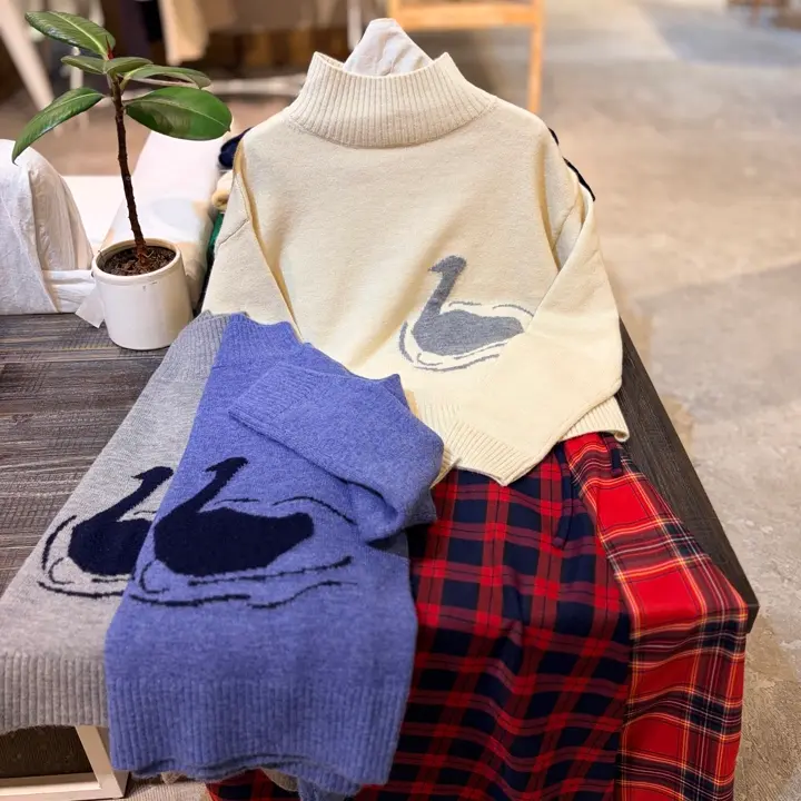 WINTER SALE】スワンインターシャハイネックセーター | COO ONLINE
