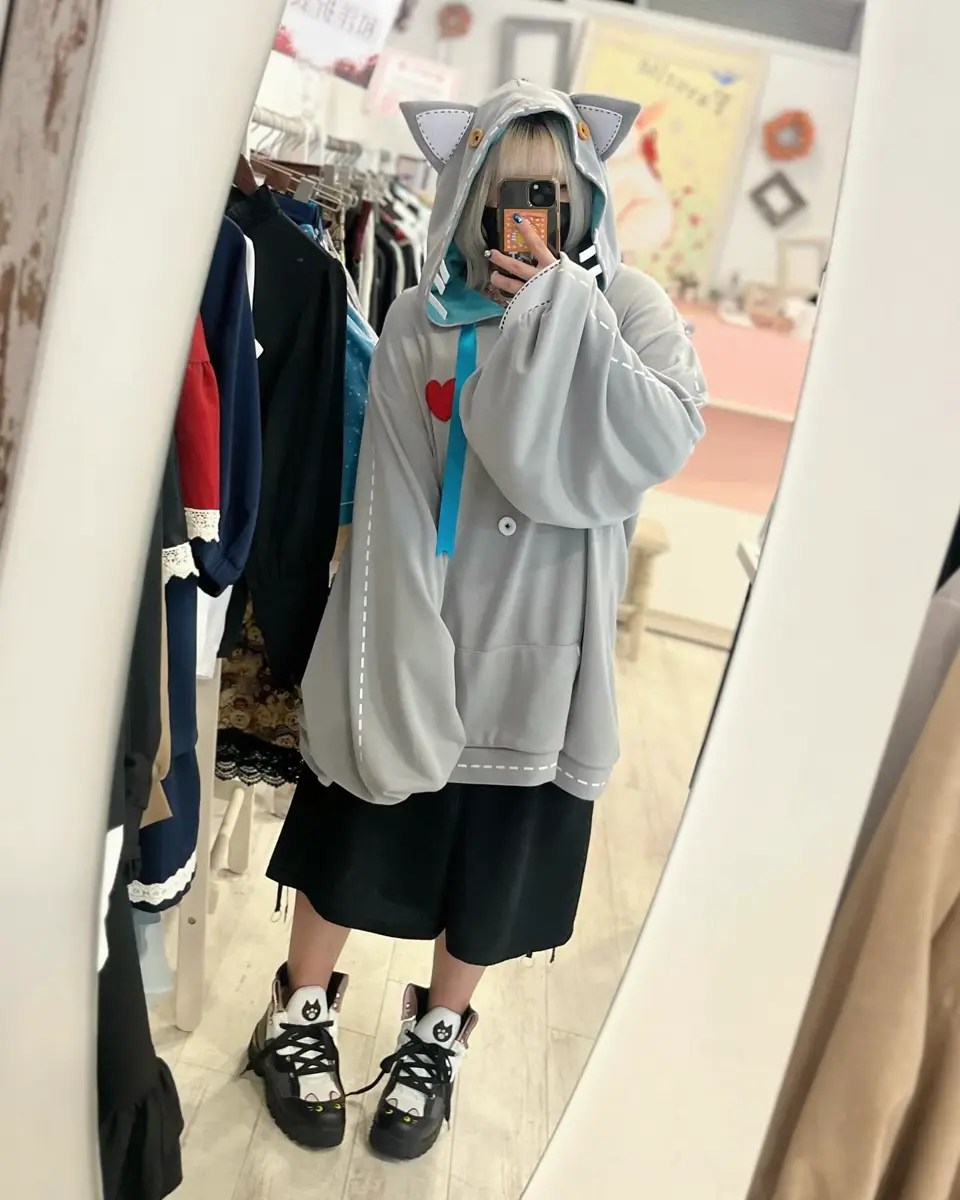 ぬいぐるみニャンコのゆったりパーカー ｜ Favorite