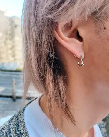 ツイスト オーバルハーフフープ シルバー925ピアス｜Silver