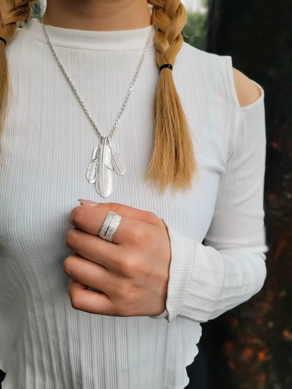 フェザー(右向き) 天然石スリーピングビューティーターコイズ シルバー