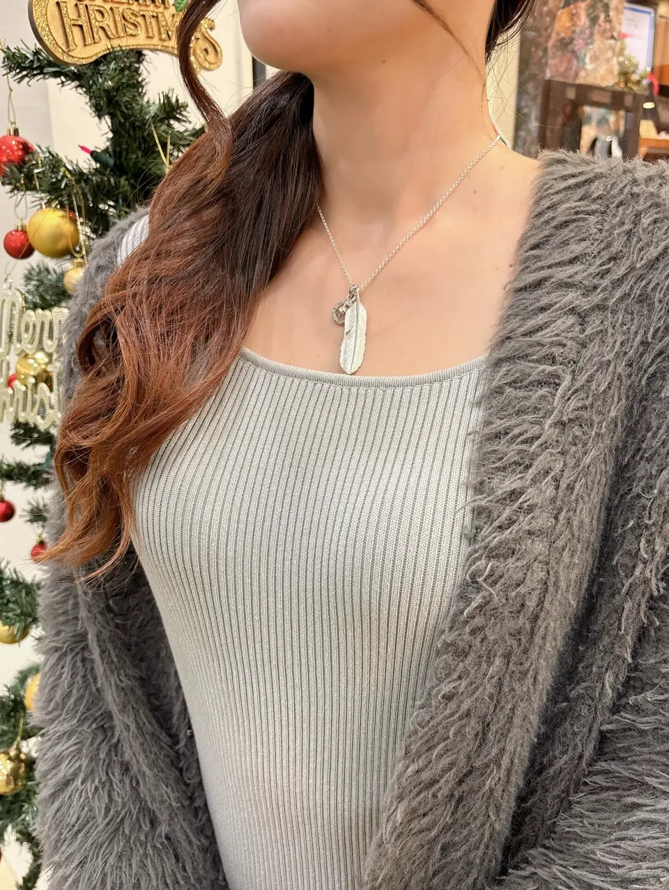 4月誕生石ダイヤモンド ラウンド ペンダント/サンシンボル/アラベスク