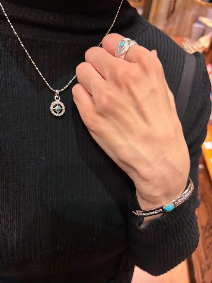 12月誕生石ターコイズ ラウンド ペンダント/サンシンボル/アラベスク