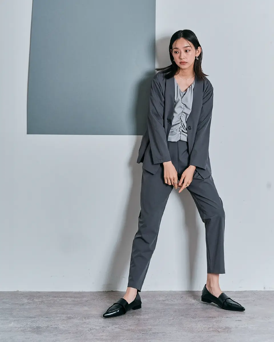 C21 軽量グレー ジャケット M C21 軽量グレー ジャケット M 軽量 スリムフィット 2ボタンジャケット