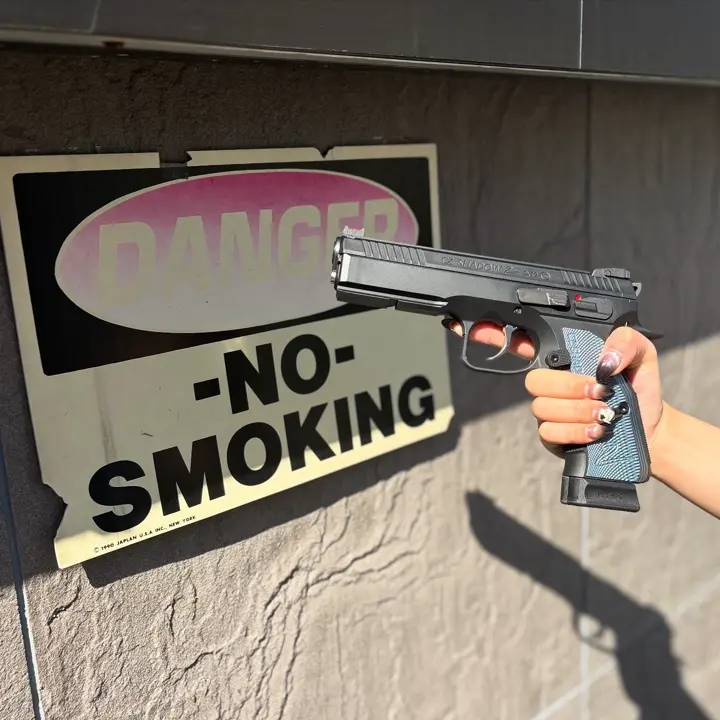 DESERT EAGLEのガスガンクロームステンレスモデル デザートイーグル.50AE クロームステンレス - ガスブローバック