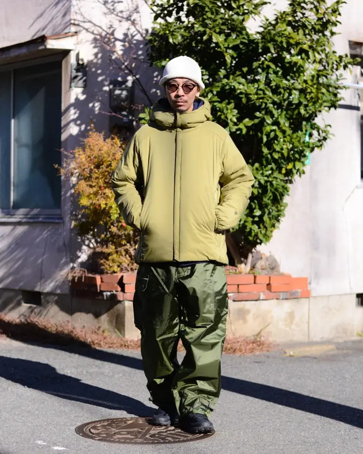 放出品レベル7パーカー上下 実物を入念にサンプリングし、中綿に“プリマロフト®︎”を採用した