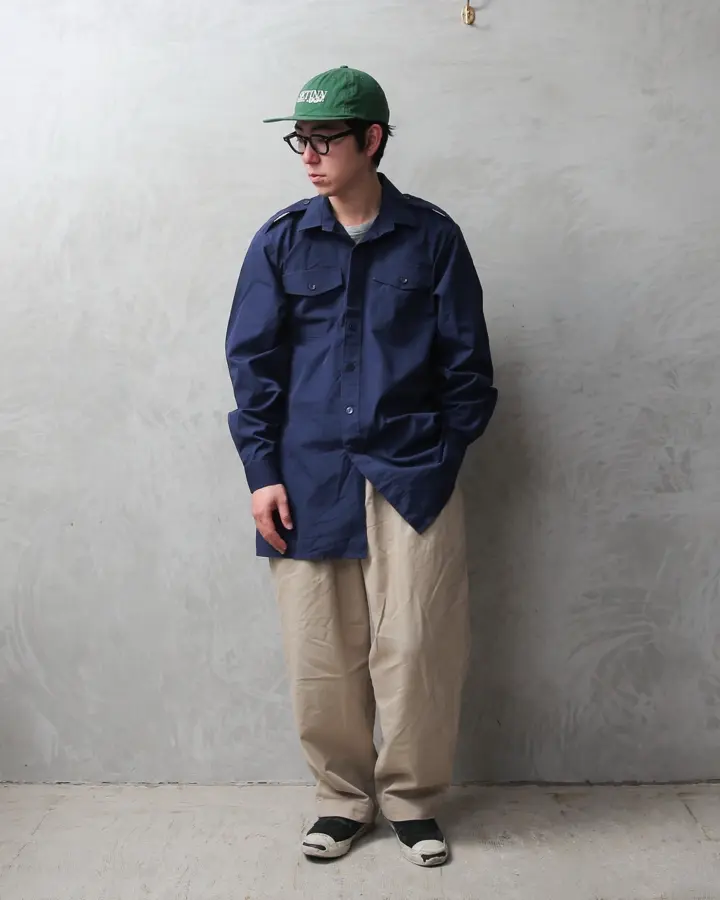 実物 USED イギリス軍 ROYAL AIR FORCE（RAF）MID BLUE ロングスリーブ