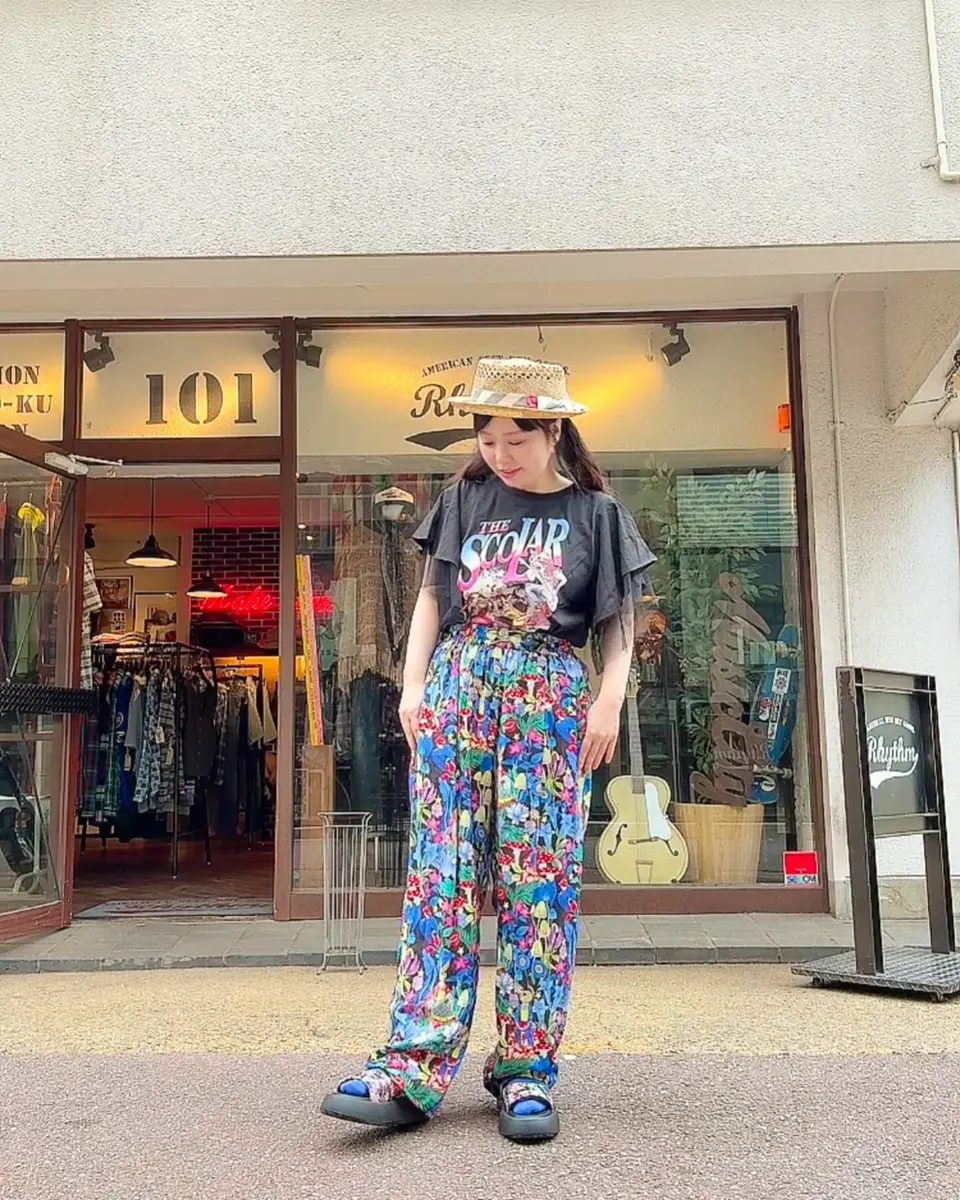 Tシャツ SALE ScoLar スカラー 152664 ネコ×ロック柄 メッシュ切替Tシャツ トップス カジュアル ガーリー 猫 原宿系 個性的 ポイント ネコ×ロック柄 メッシュ切替Tシャツ[品番：SRSW0000103]｜ScoLar