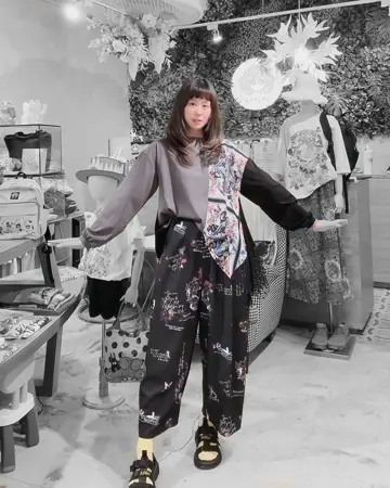 552254：数字と花蝶 総柄パンツの通販-ScoLar