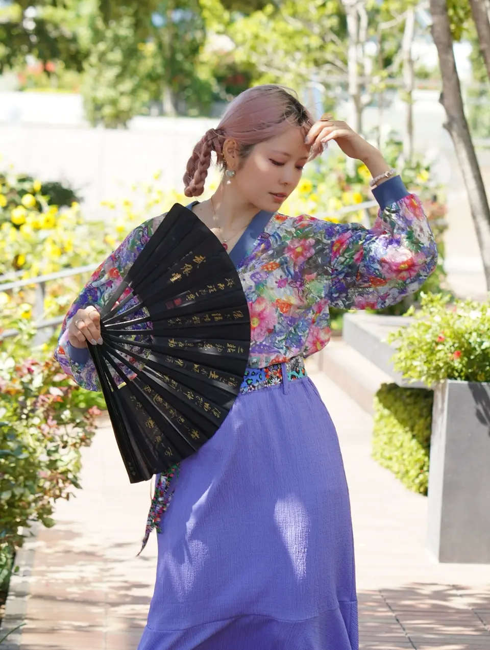 美品✨レオナール カーディガン 花柄トリム 大きいサイズ42 UV冷房対策 羽織 美品] レオナール カーディガン 大きいサイズLL 花柄 ライン
