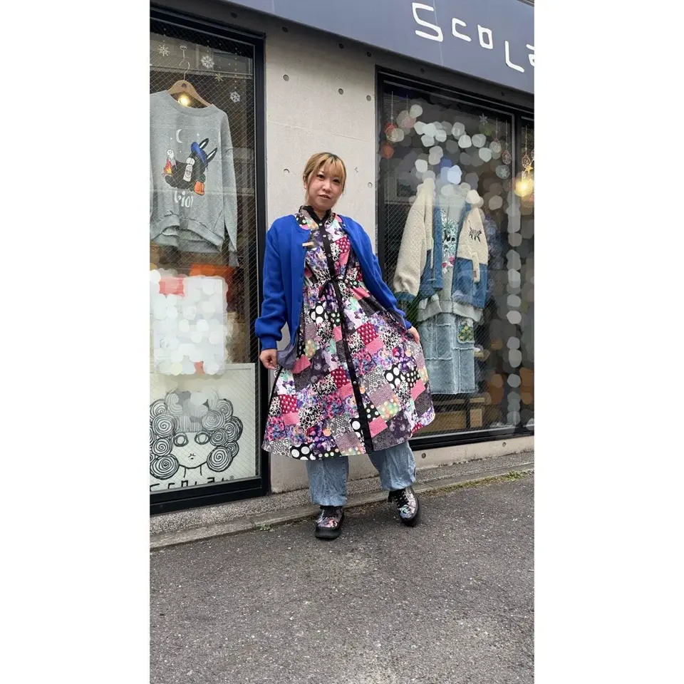 153676：パッチワーク風総柄ドロスト前開きワンピースの通販-ScoLar
