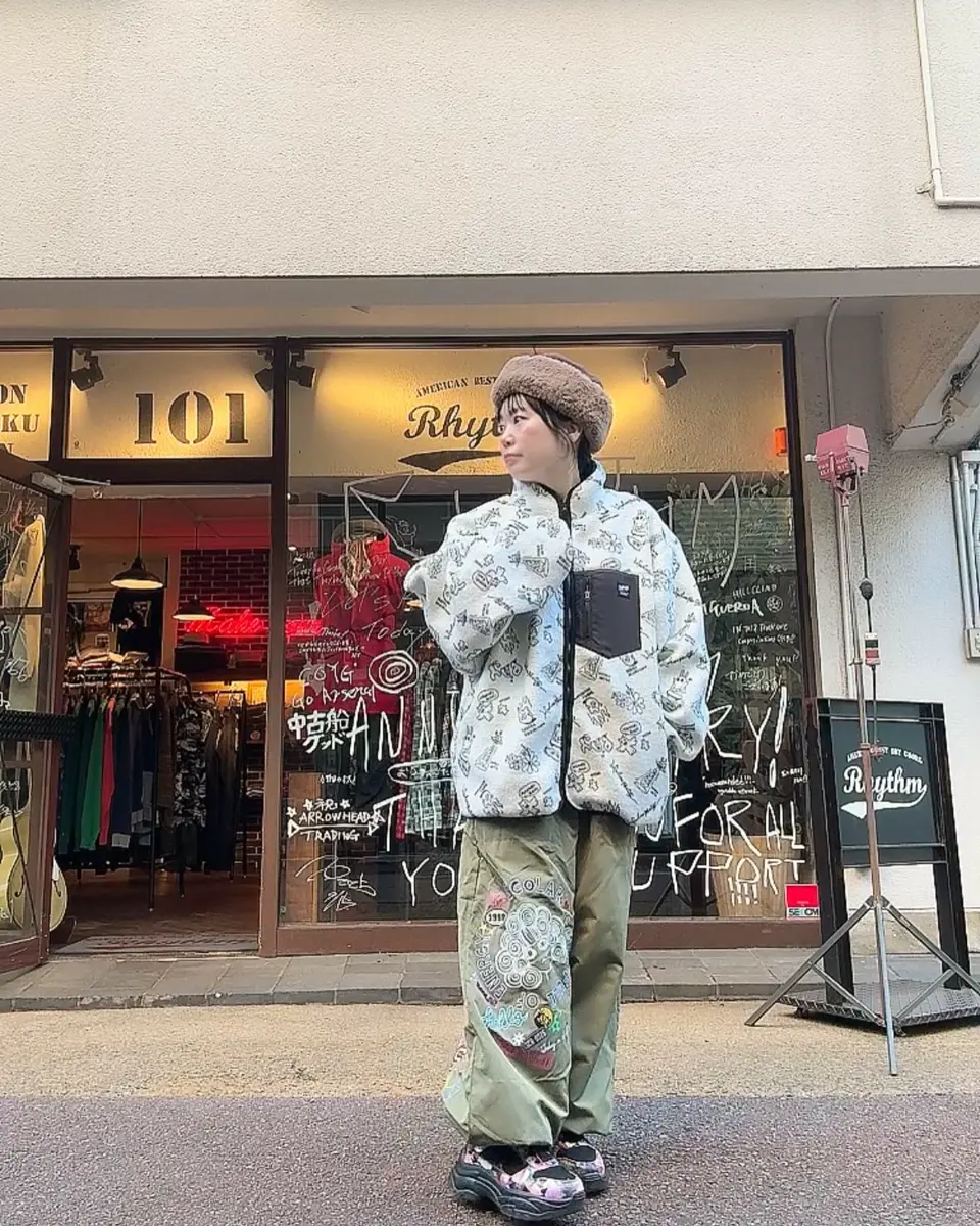 153718：ポップ柄裏フリースあったかナイロンパンツの通販-ScoLar