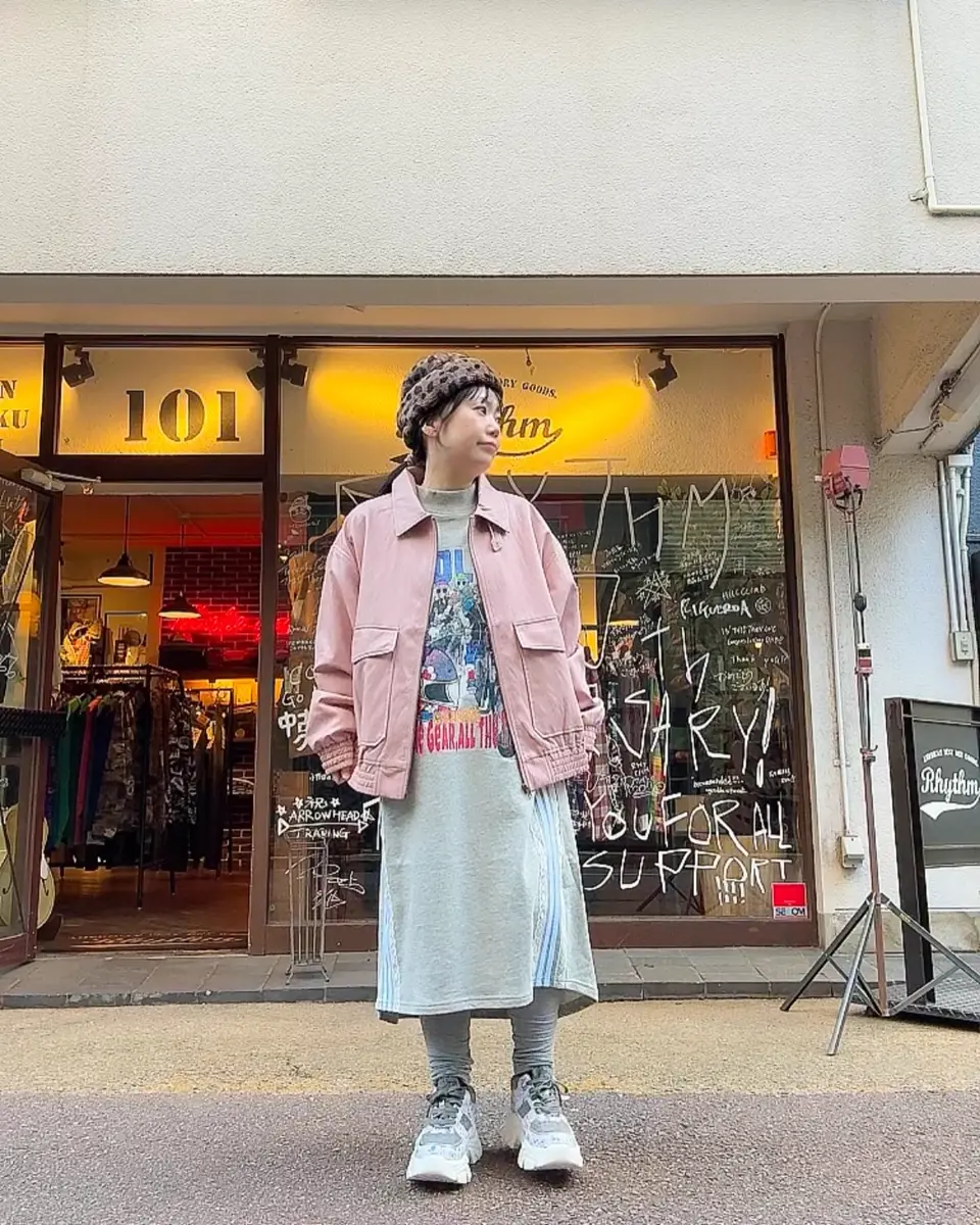 153783：レースライン×ロック柄ミニ裏毛ワンピースの通販-ScoLar