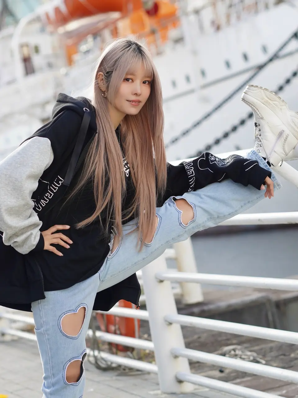 353130：ネコとクマとチンアナゴ柄 リメイク風裏起毛パーカーの通販-ScoLar