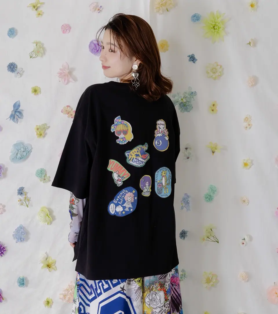 162627：ポップレトロ調 ワッペン風バック刺繍アップリケTシャツの通販