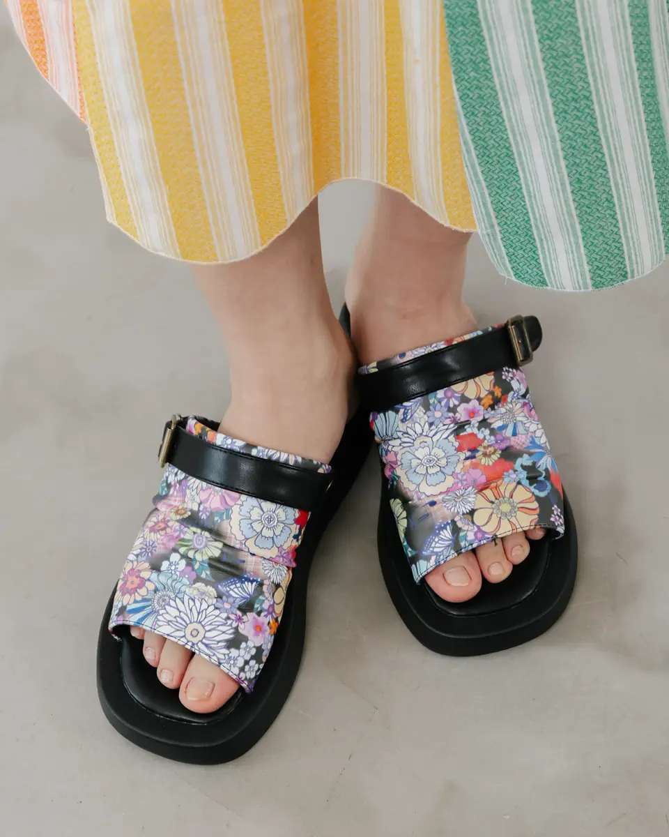 662336：ゆらゆら揺れる くらげチャームピアスの通販-ScoLar