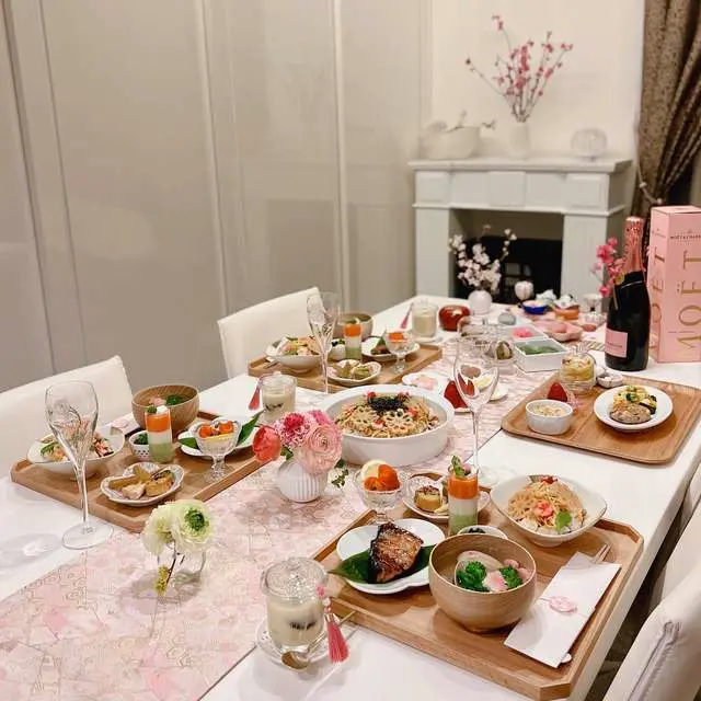 西陣織 菊と亀甲花菱紋 シャンパンゴールド×ピンクテーブルランナー