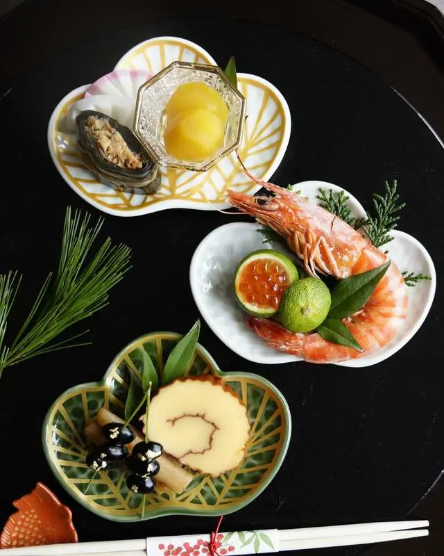 有田焼 錦金松葉形 銘々皿 ｜ 四季折々のおしゃれな和食器通販