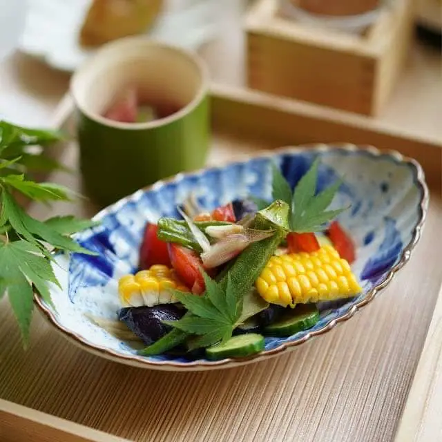 波佐見焼 吹墨牡丹絵 菊割小鉢 ｜ 四季折々のおしゃれな和食器通販