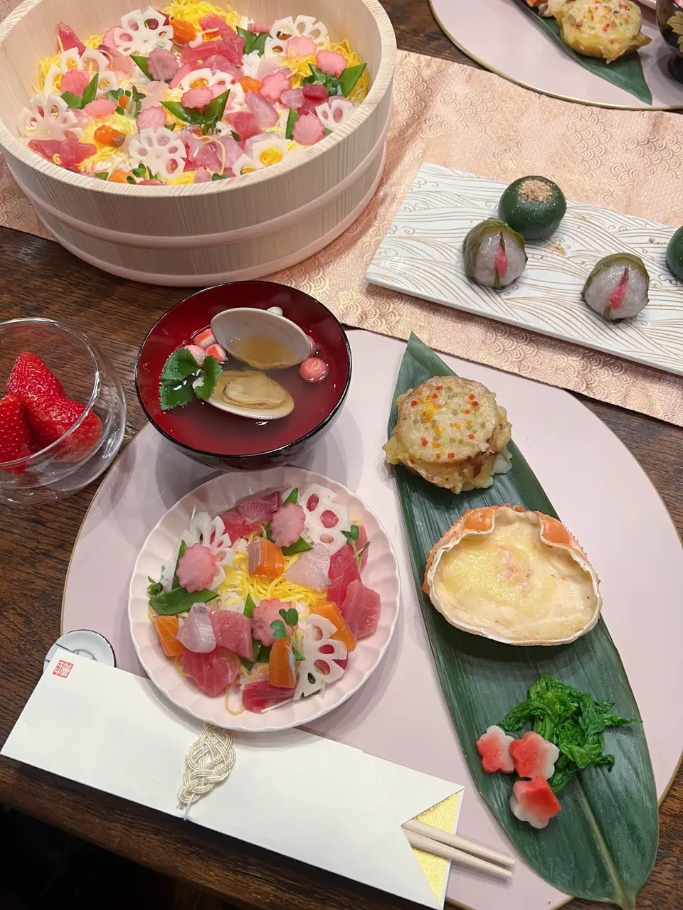 ピンクマット縁金 半月盆 越前塗 FOURGRACEオリジナル ｜ 四季折々の