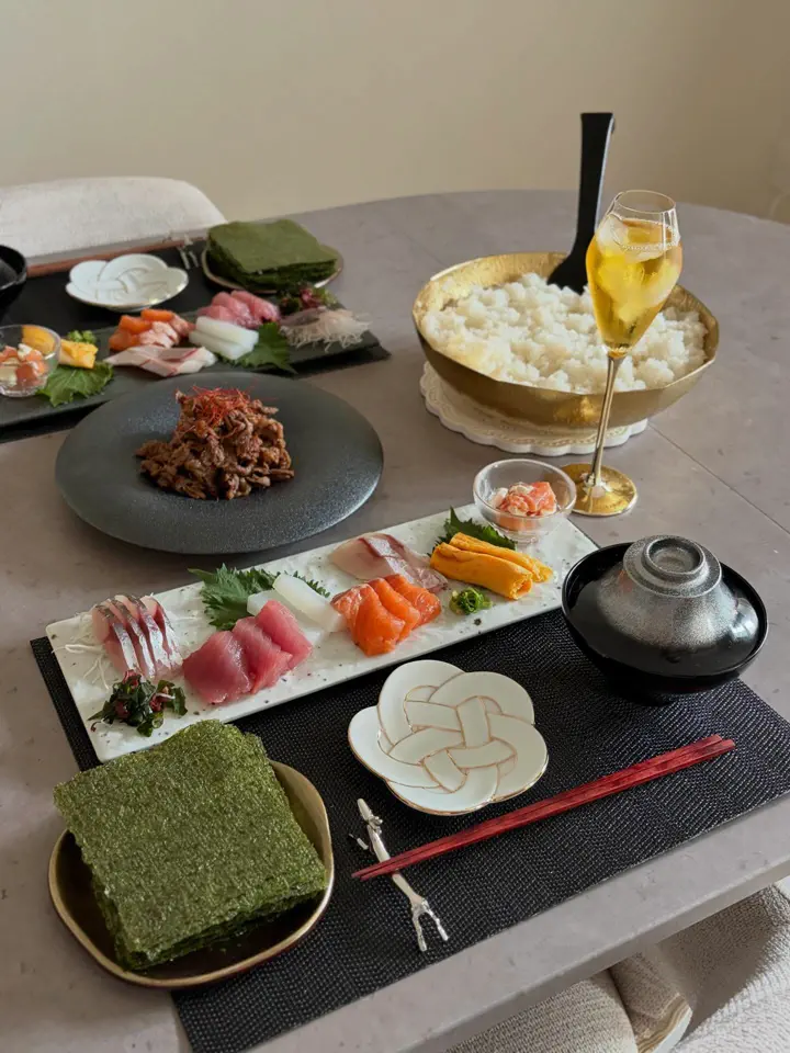 有田焼 金線梅結び 小皿 ｜ 四季折々のおしゃれな和食器通販サイト