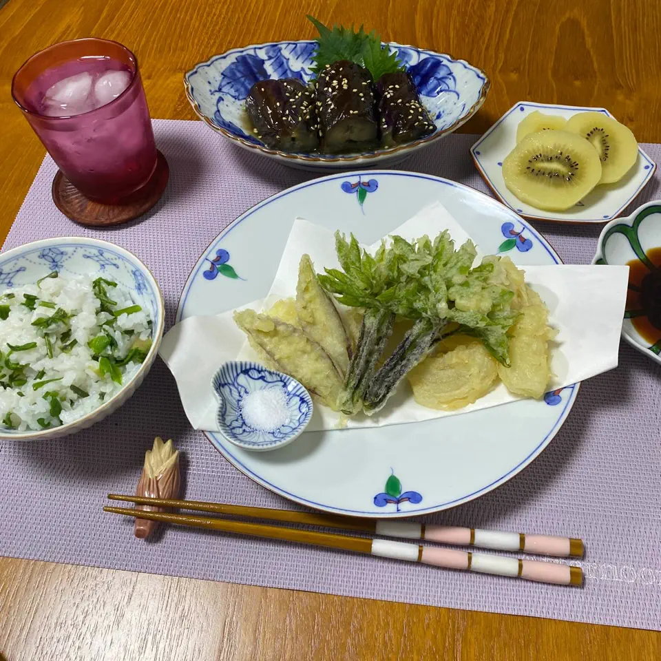 波佐見焼 吹墨牡丹絵 菊割小鉢 ｜ 四季折々のおしゃれな和食器通販