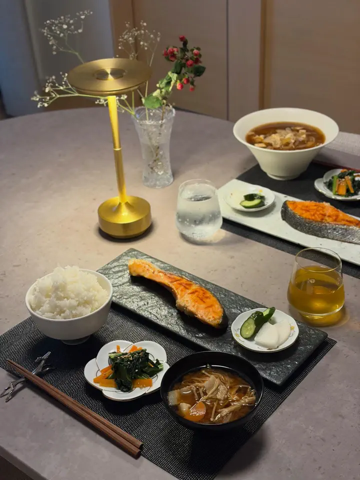 有田焼 金線梅結び 小皿 ｜ 四季折々のおしゃれな和食器通販サイト