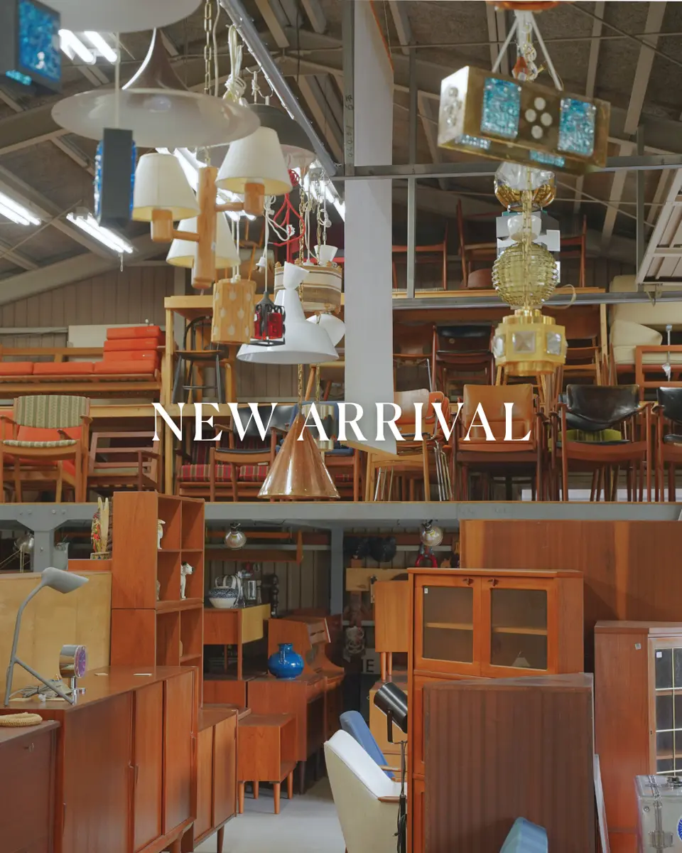 輸入家具ビィンテージ棚　釘の使用は無し　職人技‼️サマーSALE中 輸入家具ビィンテージ棚 釘の使用は無し 職人技‼️サマーSALE中