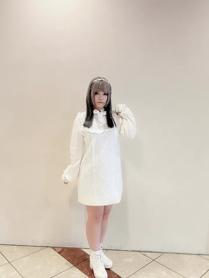 スクエアヨークフリルニット　ホワイト ヨークフリルニット[品番：IGAW0003013]｜axes femme（アクシーズ