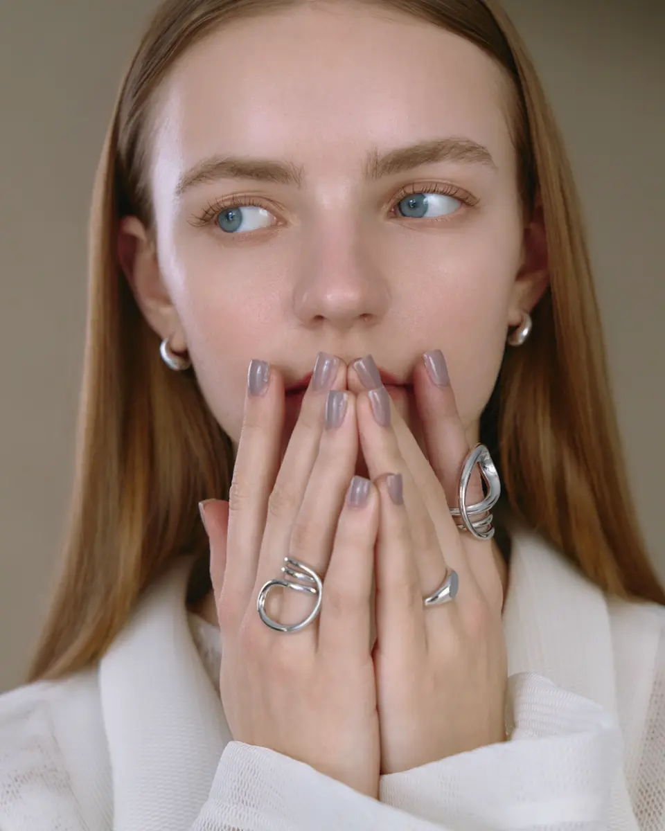 Charlotte Chesnais(シャルロットシェネ)】 Lips Earrings｜PARIGOT