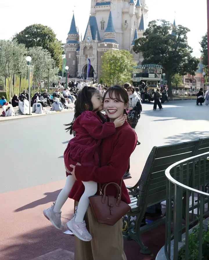 ELENDEEK フリルペプラムブラウス　新品 ELENDEEK（エレンディーク）の「フリルペプラムブラウス（シャツ