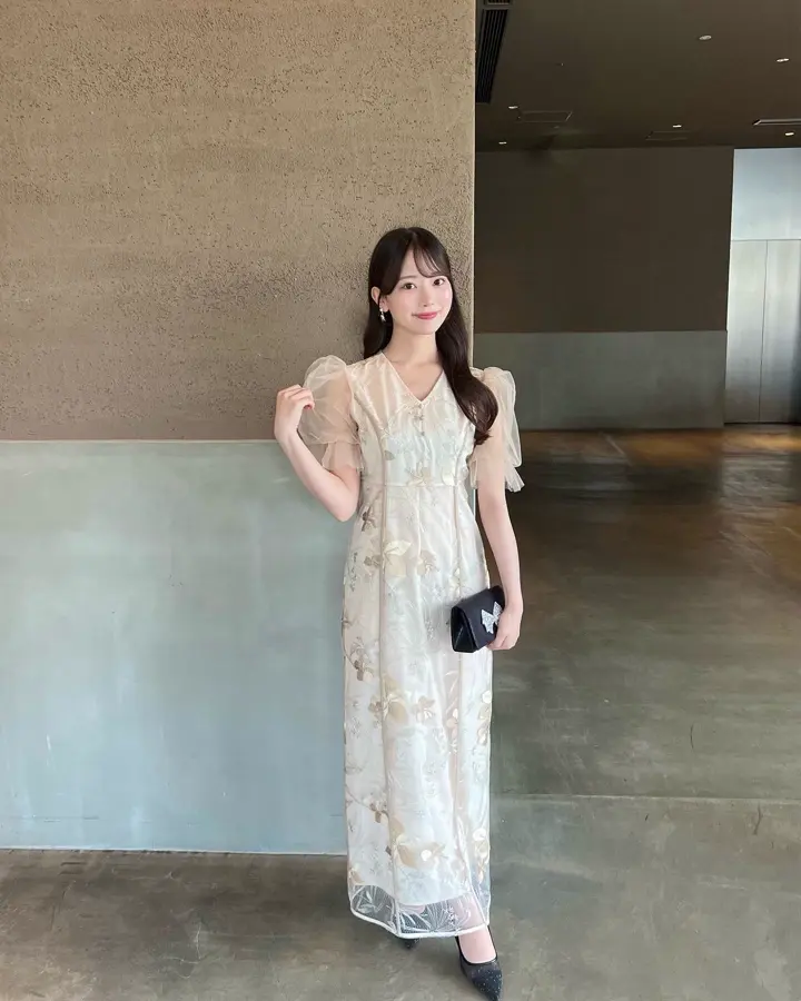 【新品未使用タグ✨】チュールパフスリーブワンピース ベージュ 当日発送】フラワーチュールパフスリーブIラインワンピース