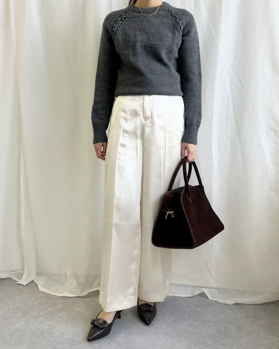 美品　YELLO ホワイト　パイソン型押し パンプス クリアヒール ストーン M 美品 YELLO ホワイト パイソン型押し パンプス クリアヒール